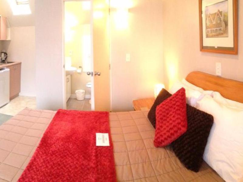 Bush Court 4*