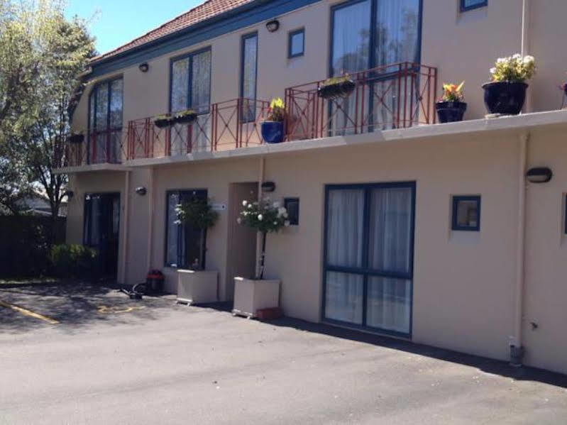 Motel Bush Court